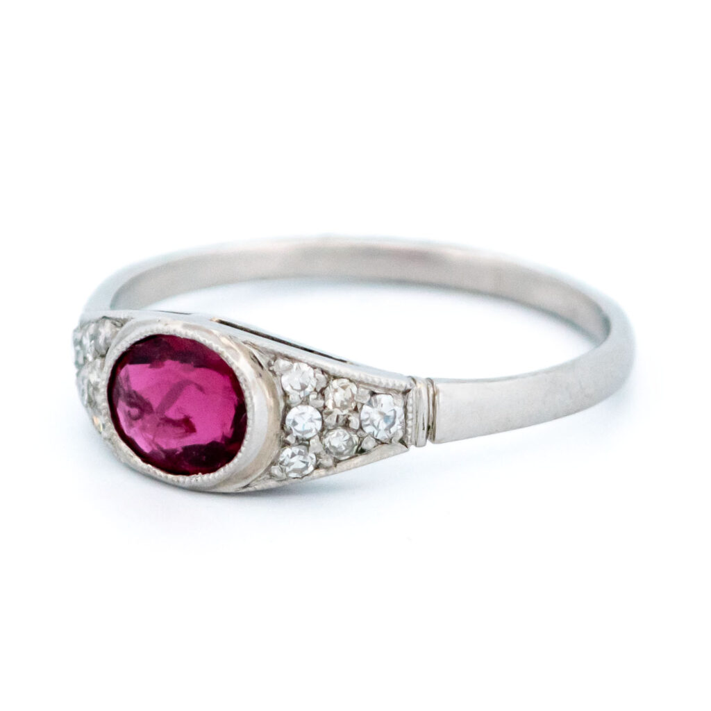Anillo Este-Oeste con Rubí, Diamante y Platino 13717-5099 Imagen 4