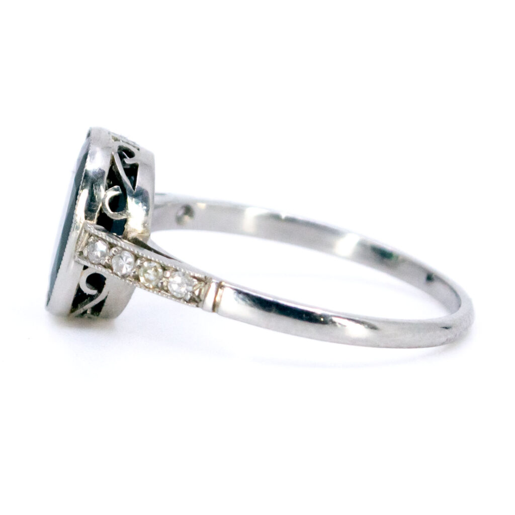 Anello a forma ovale in platino con diamanti e zaffiri 12769-5041 Immagine4