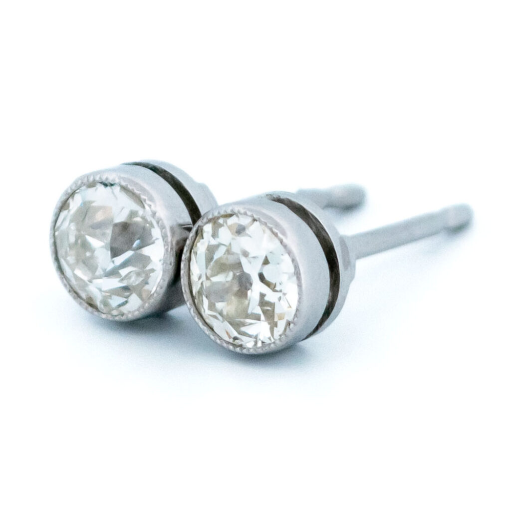 Diamond Platinum Stud Earrings 5838-1868 Image1