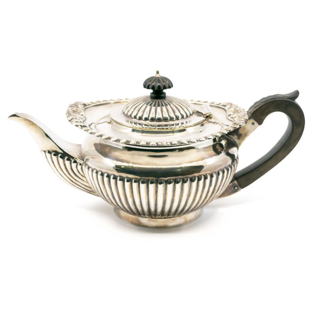 Silberne antike Teekanne 856-2147 Bild1