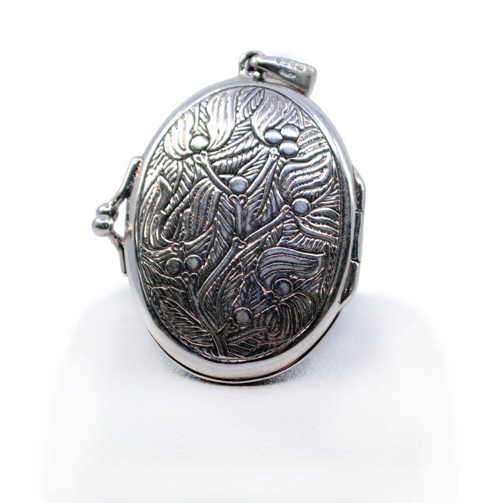 Medaglione di forma ovale in argento con perla smaltata 13471-1269 Immagine5